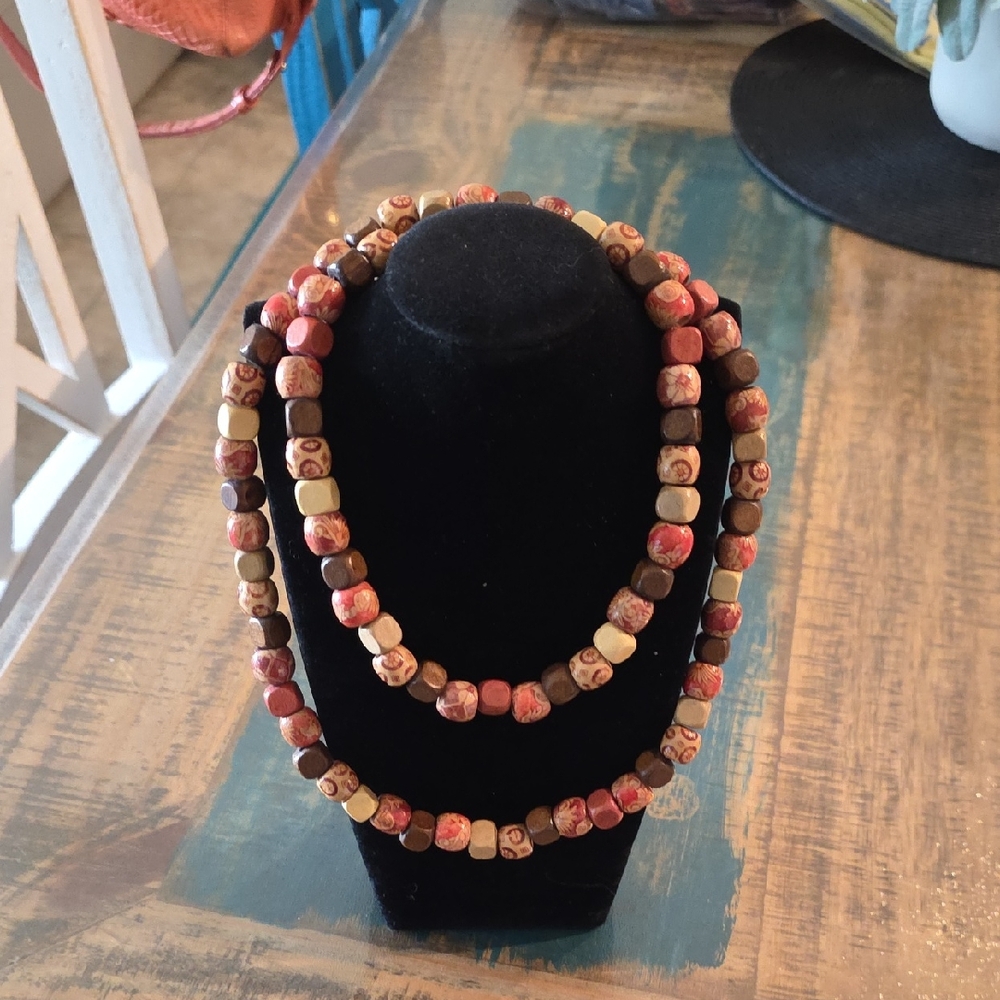 Chic Red and Cream Beaded Necklace